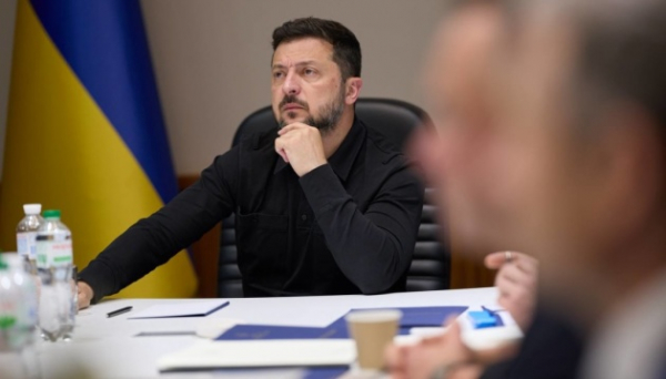 Зеленський провів спеціальну Ставку за участю командирів корпусів і виробників зброї Зеленський провів спеціальну Ставку за участю командирів корпусів і виробників зброї