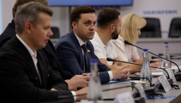 Без врегулювання оподаткування операцій з лізингу літаків, Україна ризикує втратити всі авіакомпанії - депутат
