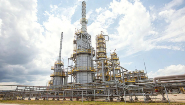 Обсяги переробки нафти в Росії впали до мінімуму за 21 рік - Bloomberg