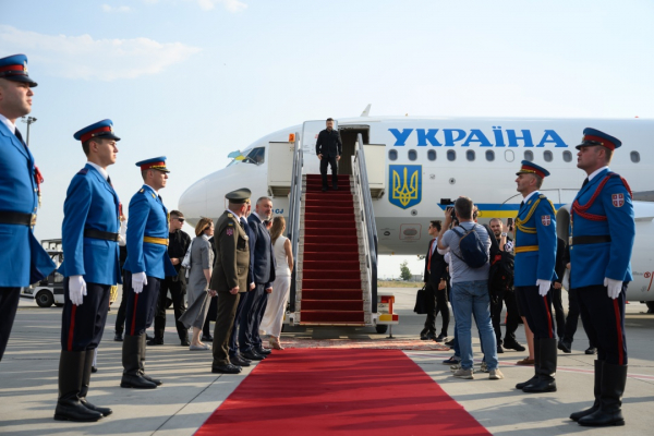 Зеленський вперше прибув до Сербії, де має зустрітися з Вучичем Зеленський вперше прибув до Сербії, де має зустрітися з Вучичем