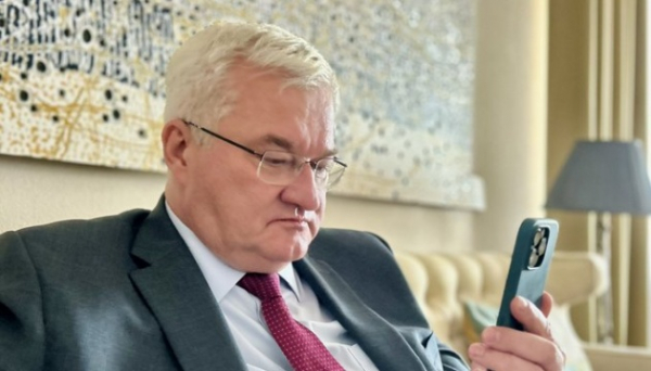 Сибіга обговорив із главою МЗС Греції ситуацію у Чорному морі Сибіга обговорив із главою МЗС Греції ситуацію у Чорному морі
